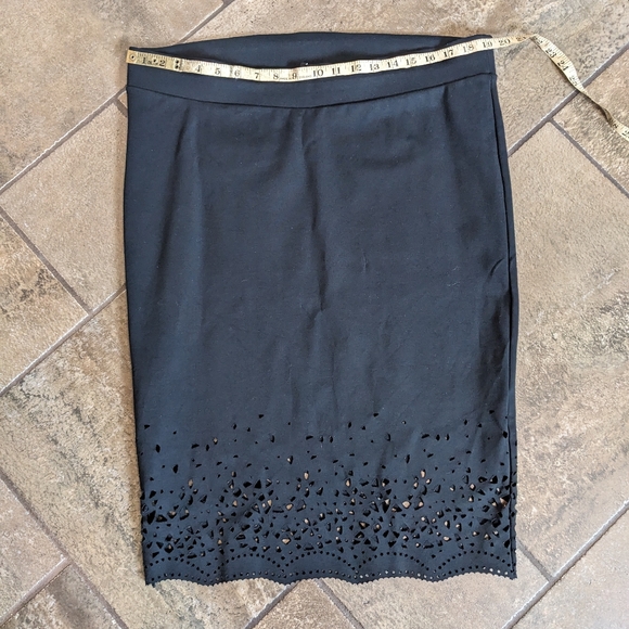 Torrid Skirt Stretchy Pencil Lacey Cut Out Hem Size 2 Black - Picture 3 of 12